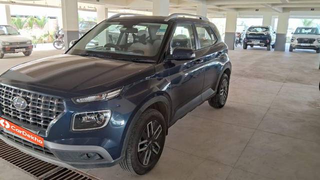 https://images10.gaadi.com/usedcar_image/3638476/original/processed_c6999279-8165-43eb-9bf2-5675b1cb5e5d.jpeg?imwidth=6400