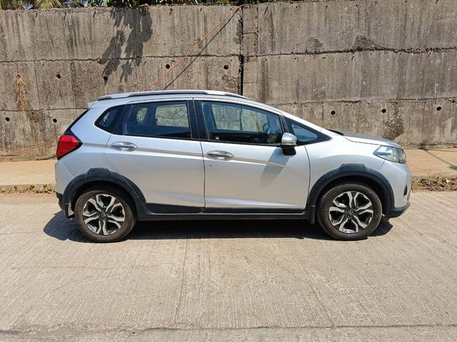 https://images10.gaadi.com/usedcar_image/3638599/original/d70c8f51279f093514557d653fbdcb33.jpg?imwidth=6401
