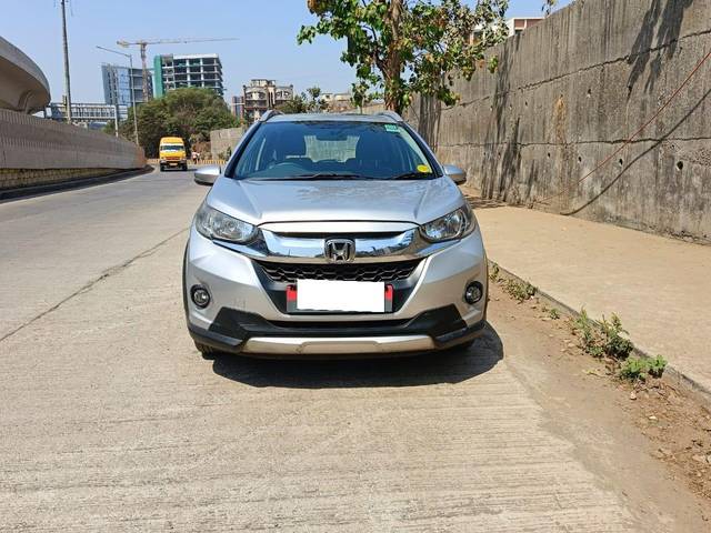 https://images10.gaadi.com/usedcar_image/3638599/original/processed_8b079aca755e5b8431aa08e7aa672ab1.jpg?imwidth=6400