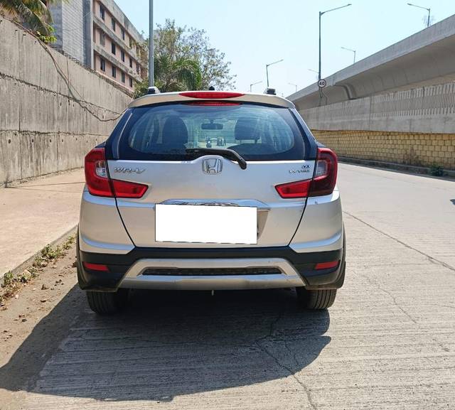 https://images10.gaadi.com/usedcar_image/3638599/original/processed_b136ada9899d0ac23e42e5033251d1d9.jpg?imwidth=6402