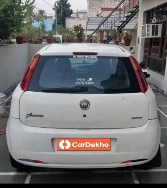 https://images10.gaadi.com/usedcar_image/3638703/original/processed_d634cb33-9a08-4e2a-9818-2ddde1ad1011.jpg?imwidth=6401