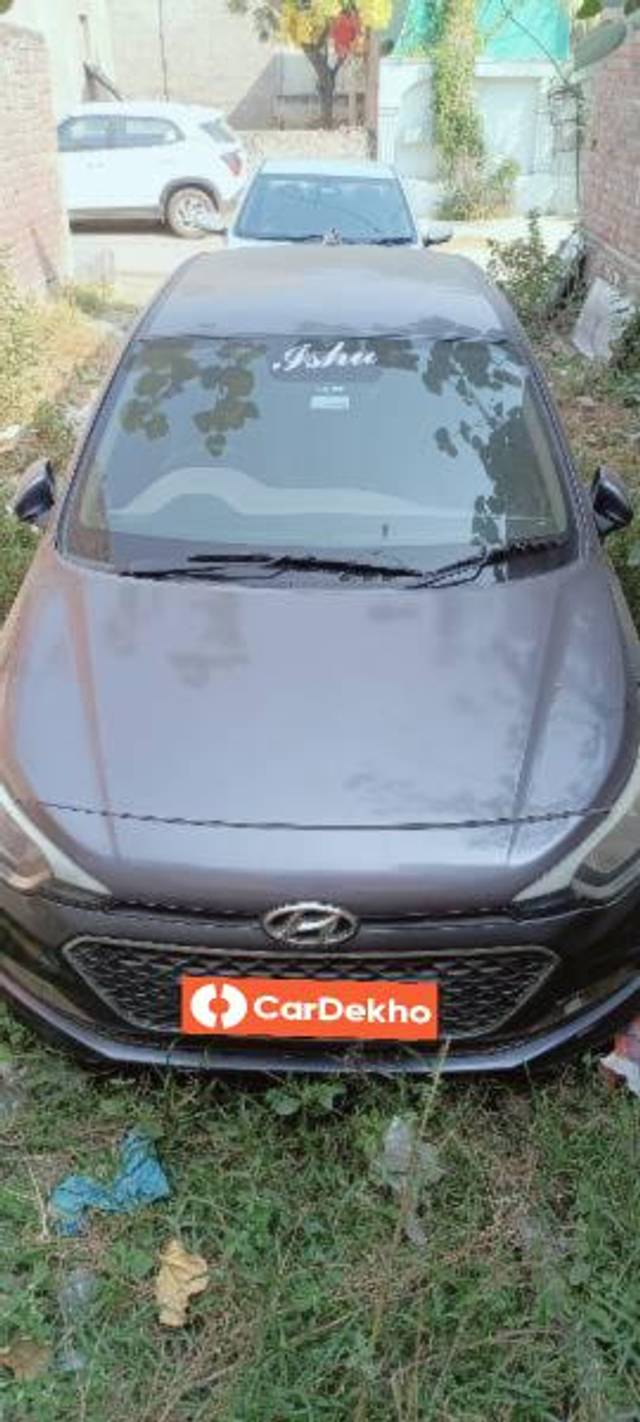 https://images10.gaadi.com/usedcar_image/3638727/original/processed_b7923822-7ff1-4428-81f0-93a7d0c994ed.jpg?imwidth=6400