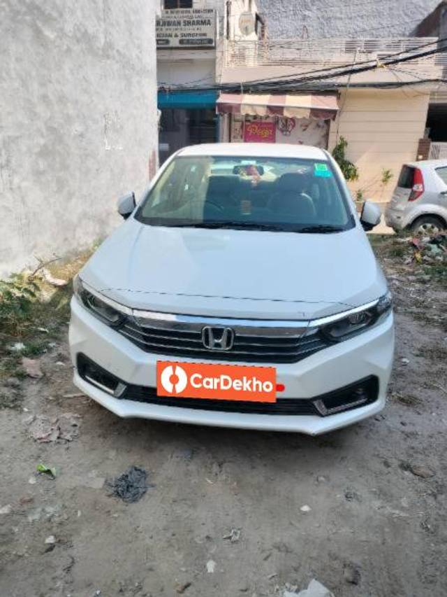https://images10.gaadi.com/usedcar_image/3638757/original/processed_51d4a6a5-ca08-4f5e-873e-074d3cec2e27.jpg?imwidth=6400
