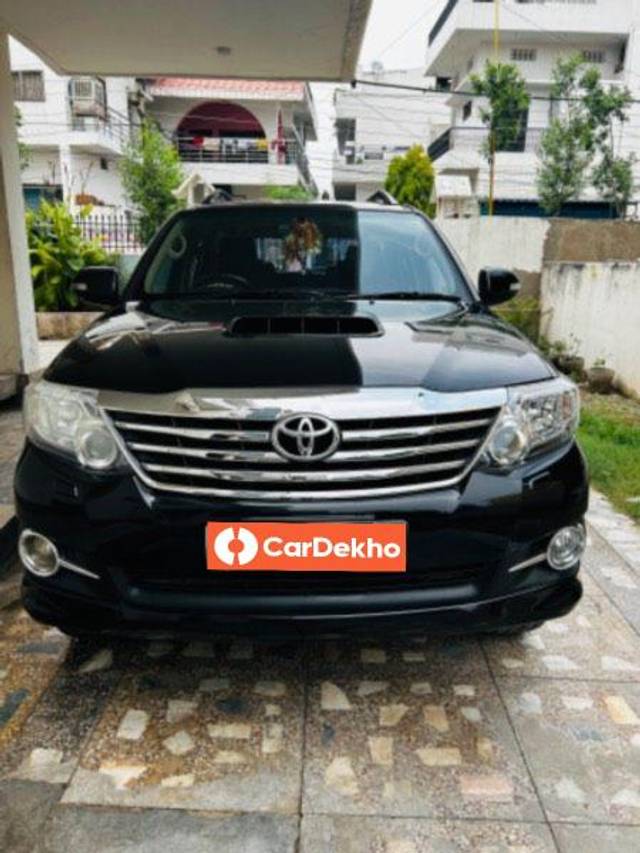 https://images10.gaadi.com/usedcar_image/3638870/original/processed_0c47f1fc-eb42-40eb-a2b7-526d8ffb65f1.jpeg?imwidth=6400