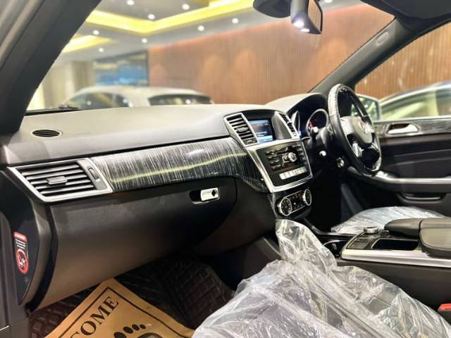 https://images10.gaadi.com/usedcar_image/3638909/original/img2899736__used_car_2899736_1698232632.jpg?imwidth=6402