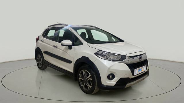 https://images10.gaadi.com/usedcar_image/3638960/original/slot__1-7-Exterior-10327055739-07452e00d4ec4940a30688b946eaa64f-Exterior-6.jpg?imwidth=6400