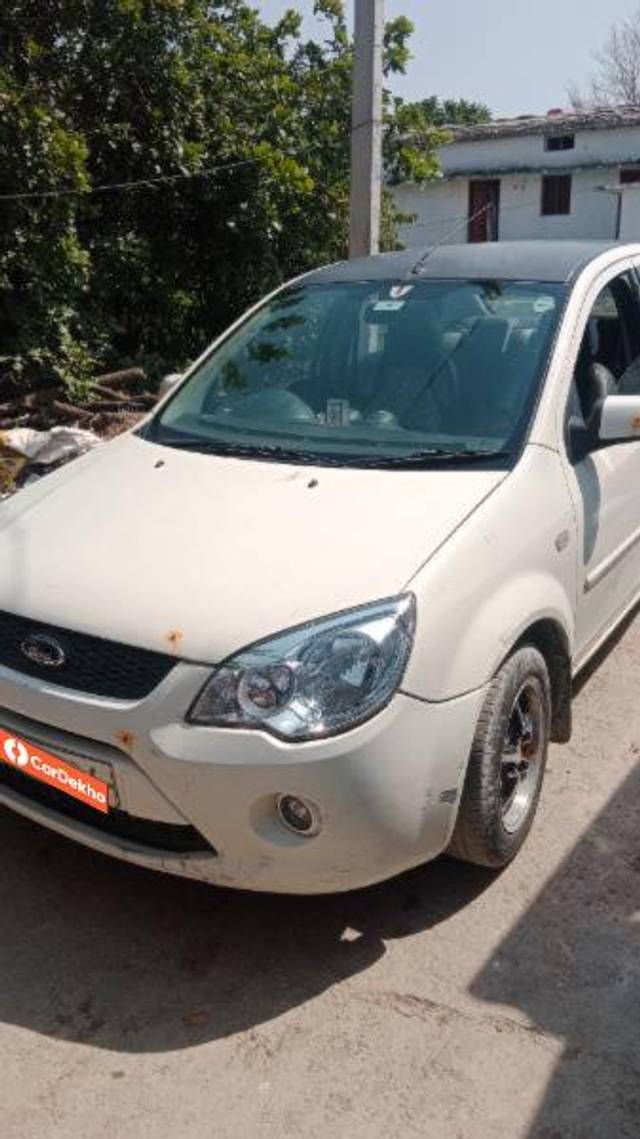https://images10.gaadi.com/usedcar_image/3638972/original/processed_3d94d1d1-b393-40f1-97d7-221e57e989f0.jpg?imwidth=6402