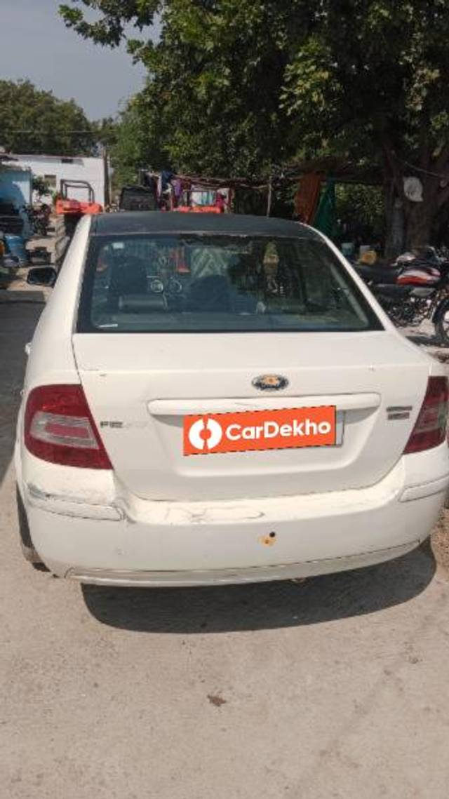 https://images10.gaadi.com/usedcar_image/3638972/original/processed_f19df249-5a9c-425b-85db-72e077436ab6.jpg?imwidth=6401
