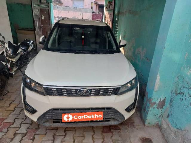 https://images10.gaadi.com/usedcar_image/3638995/original/processed_bd2273c9-0776-4204-991d-1b83ef2a6505.jpg?imwidth=6402