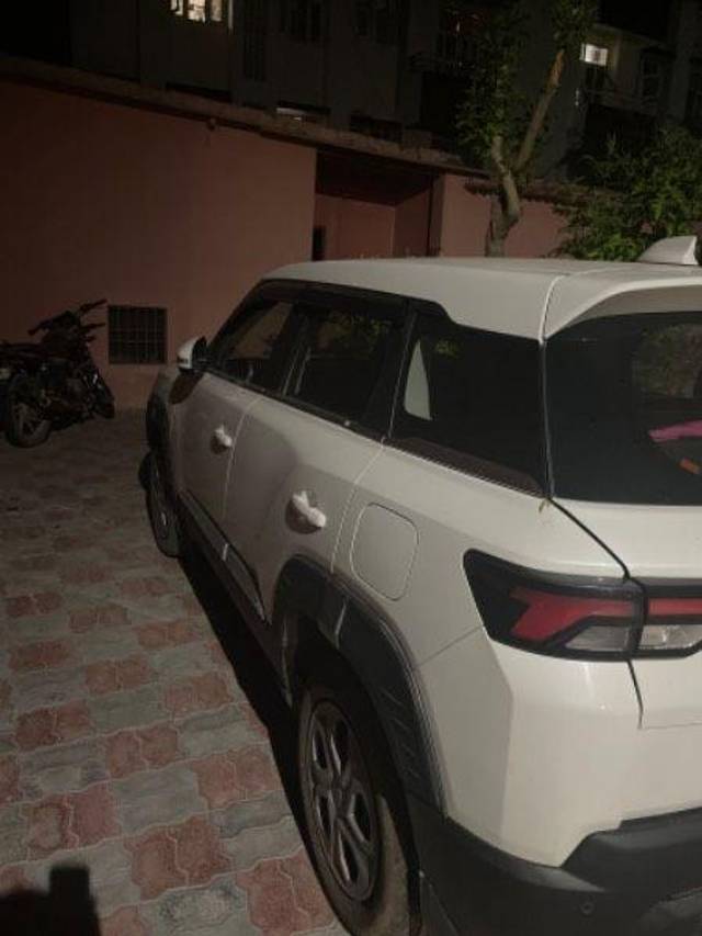 https://images10.gaadi.com/usedcar_image/3639415/original/processed_7ae5bd4a-8ca8-4adf-8723-8d95fa986830.jpg?imwidth=6402