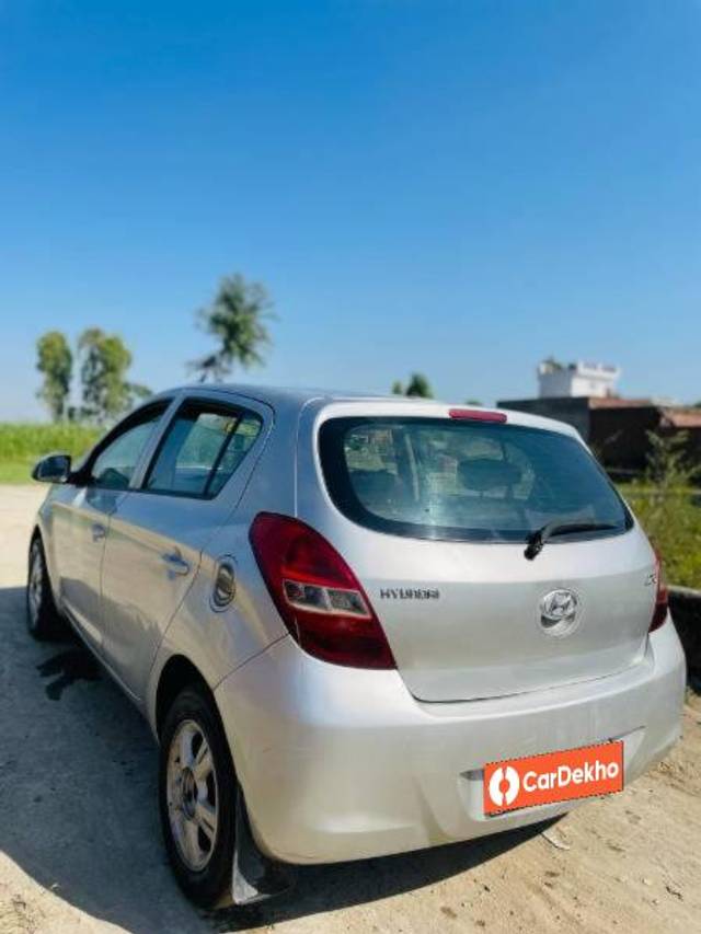 https://images10.gaadi.com/usedcar_image/3639436/original/processed_c7bdb069-e18b-46f2-bca3-0e354603a9bd.jpg?imwidth=6402
