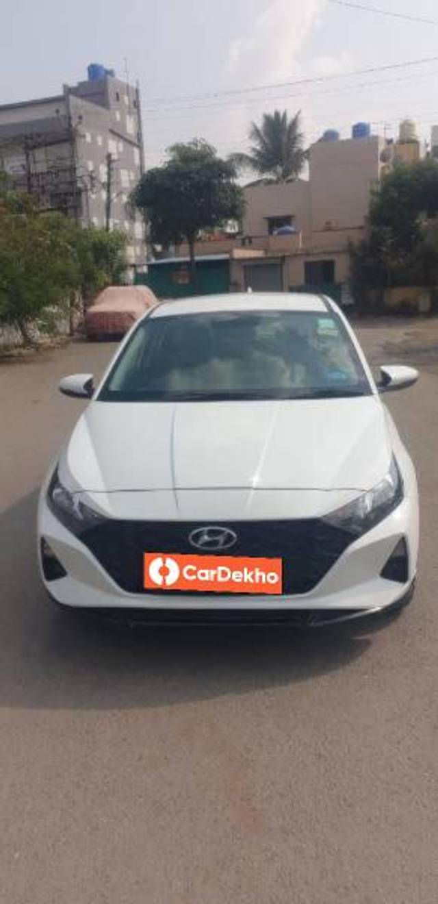 https://images10.gaadi.com/usedcar_image/3639469/original/processed_d5e188f4-f838-4ac1-b7ca-bf9d47946163.jpg?imwidth=6400
