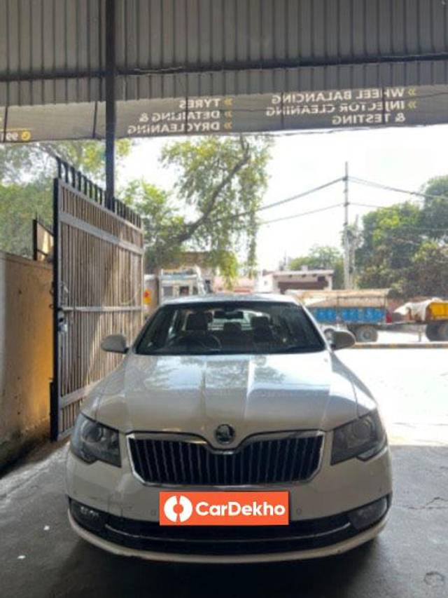 https://images10.gaadi.com/usedcar_image/3639473/original/processed_0ad7aace-0e9b-4db3-a66e-4a85ed8a5aa5.jpeg?imwidth=6402