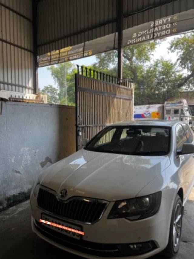 https://images10.gaadi.com/usedcar_image/3639473/original/processed_2f8a23ca-0187-4e2d-808a-e40a8275da4f.jpeg?imwidth=6401