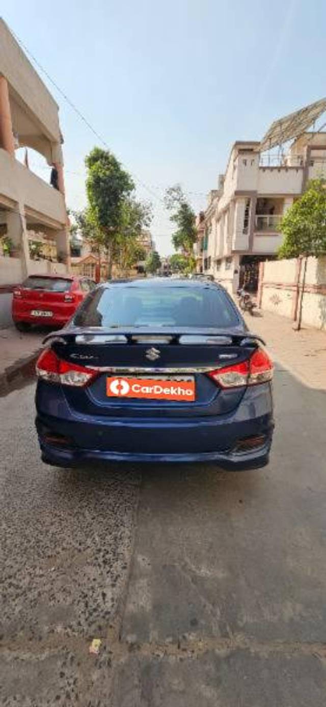 https://images10.gaadi.com/usedcar_image/3639485/original/processed_98cbba10-d80a-49b2-988e-0a77eae4b5e0.jpg?imwidth=6402