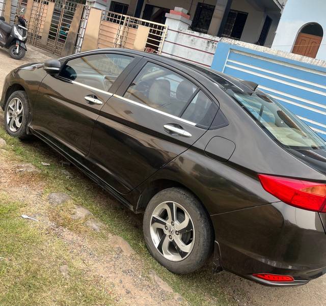https://images10.gaadi.com/usedcar_image/3639673/original/processed_1b7ca67c-39a2-4f38-978c-06c485cbe7b8.jpeg?imwidth=6401