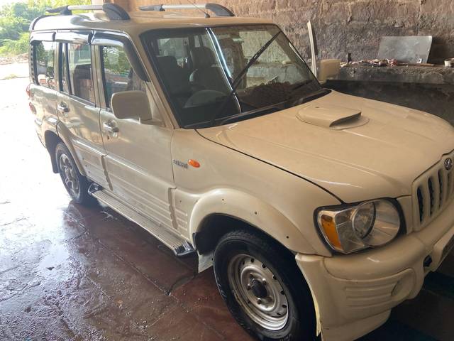 https://images10.gaadi.com/usedcar_image/3639693/original/processed_3a2f935e-f966-4c97-9f12-f98053db2f75.jpeg?imwidth=6400