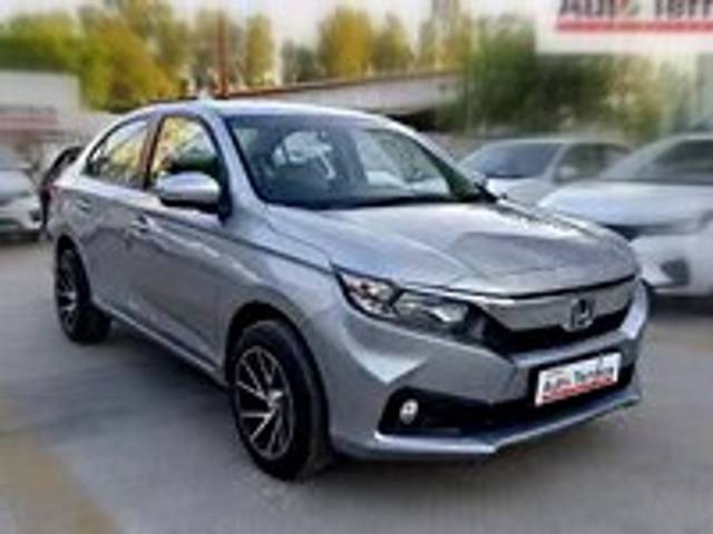 https://images10.gaadi.com/usedcar_image/3639745/original/img3639745__replace_img_653a00a0d2053_1698300064.png?imwidth=6400