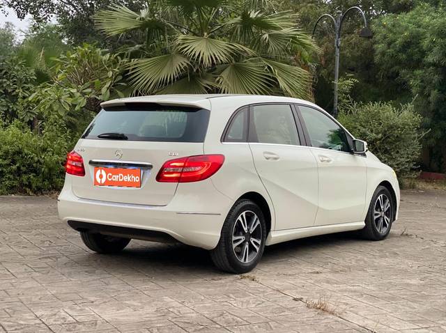 https://images10.gaadi.com/usedcar_image/3639932/original/processed_img2900113__used_car_2900113_1698302875.jpg?imwidth=6402