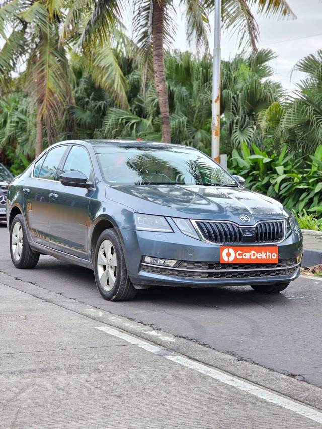 https://images10.gaadi.com/usedcar_image/3639987/original/processed_img2900134__usedcar_2d8a402d_86dc_449d_8d79_2699489b755e_2900134_1698304523.jpg?imwidth=6400