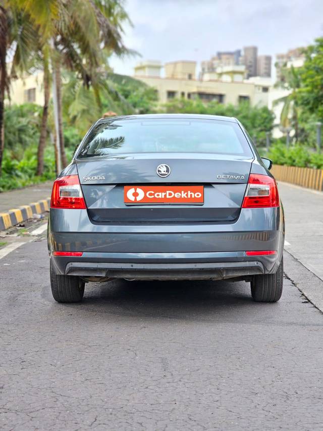 https://images10.gaadi.com/usedcar_image/3639987/original/processed_img2900134__usedcar_beaeddbb_d405_4977_8343_ff5aa8d3ba81_2900134_1698304524.jpg?imwidth=6402