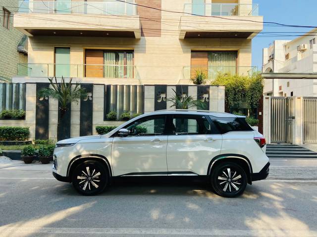https://images10.gaadi.com/usedcar_image/3640000/original/img2900141__used_car_2900141_1698304780.jpg?imwidth=6402