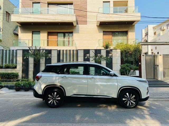 https://images10.gaadi.com/usedcar_image/3640000/original/processed_img2900141__used_car_2900141_1698304782.jpg?imwidth=6401