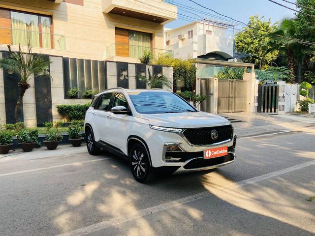 https://images10.gaadi.com/usedcar_image/3640000/original/processed_img2900141__used_car_2900141_1698304786.jpg?imwidth=6400