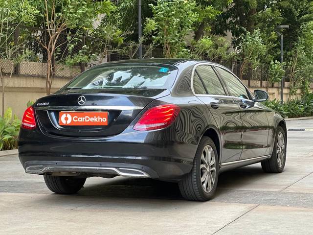 https://images10.gaadi.com/usedcar_image/3640014/original/processed_img2900152__usedcar_af4ec611_3490_4ed6_b003_8e507bd9e466_2900152_1698305183.jpg?imwidth=6401