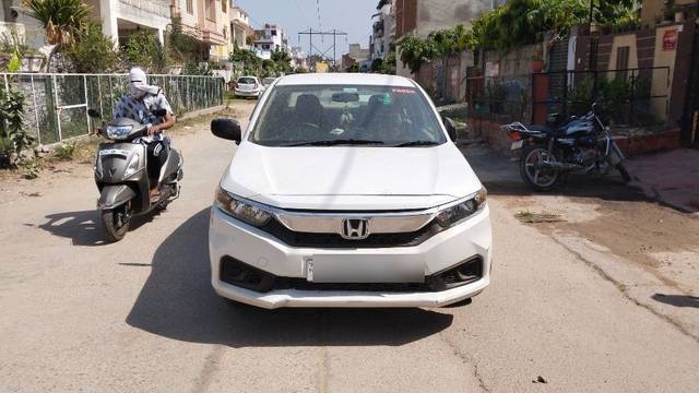https://images10.gaadi.com/usedcar_image/3640035/original/19__VCC_1807298_94_1697697778.jpg?imwidth=6400