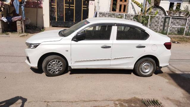 https://images10.gaadi.com/usedcar_image/3640035/original/19__VCC_IMG_1697696689069_1807298_95_1697697074.jpg?imwidth=6401