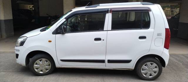 https://images10.gaadi.com/usedcar_image/3640162/original/19__VCC_IMG_1697699361406_1807372_95_1697699618.jpg?imwidth=6401