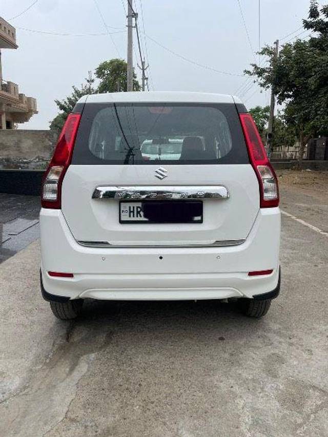 https://images10.gaadi.com/usedcar_image/3640253/original/processed_e9a16dd2-82cd-45f0-a410-13d335af37bd.jpeg?imwidth=6401