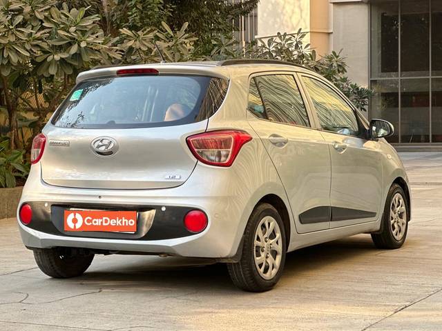 https://images10.gaadi.com/usedcar_image/3640255/original/processed_img2900297__usedcar_aff59ab2_4dd9_4f8f_98fe_2ceedbaf50b9_5731698311186_1698311196.jpg?imwidth=6402