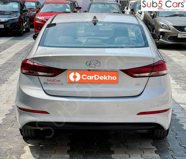 https://images10.gaadi.com/usedcar_image/3640295/original/processed_img2900321__usedcar_4_70641698312304_1698312318.jpeg?imwidth=6402