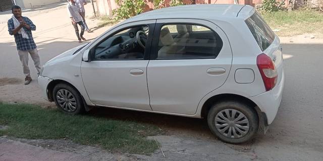 https://images10.gaadi.com/usedcar_image/3640324/original/19__VCC_IMG_1697704667888_1807479_95_1697704939.jpg?imwidth=6401