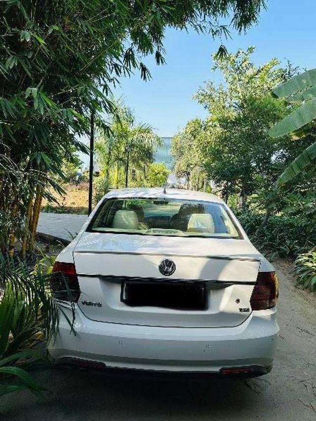 https://images10.gaadi.com/usedcar_image/3640407/original/processed_14c28388-6e96-46e5-ab34-b51b86a408c8.jpeg?imwidth=6402