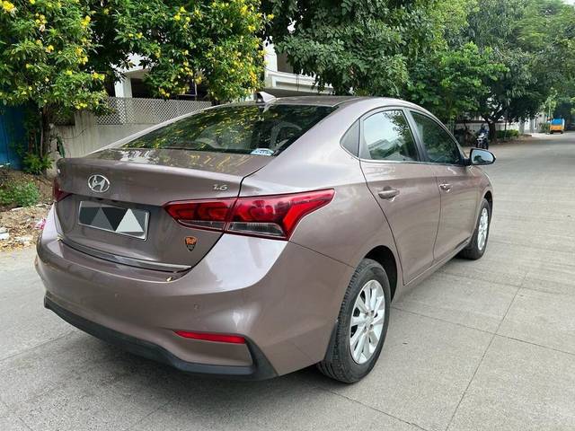 https://images10.gaadi.com/usedcar_image/3640508/original/processed_img2900434__used_car_2900434_1698319301.jpg?imwidth=6402