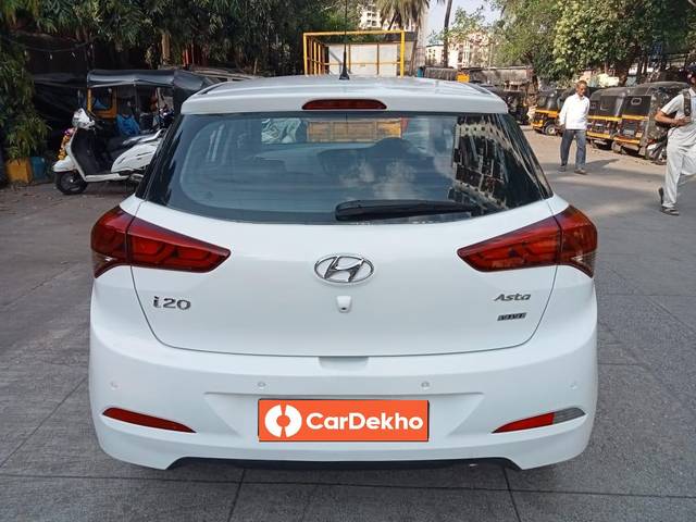 https://images10.gaadi.com/usedcar_image/3640541/original/processed_img2900460__usedcar_5c369780_c7e3_4445_ac8f_8db7e7cb232a_2900460_1698320081.jpg?imwidth=6402