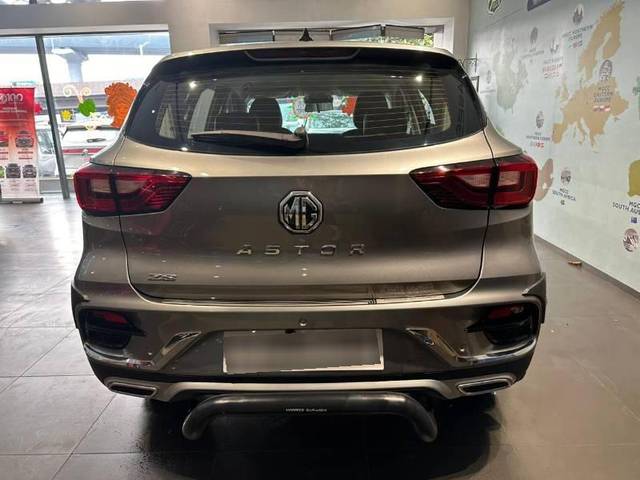 https://images10.gaadi.com/usedcar_image/3640563/original/processed_b800b1c3-691e-4de7-98f7-76158b47fe51.jpg?imwidth=6401