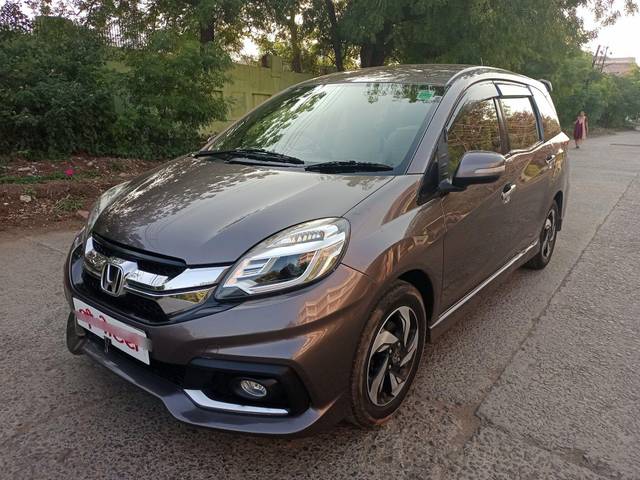 https://images10.gaadi.com/usedcar_image/3640585/original/processed_img2900481__used_car_2900481_1698321815.jpg?imwidth=6400