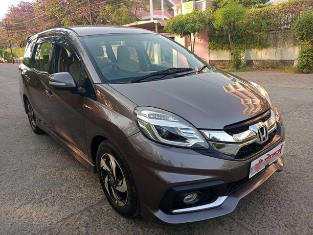 https://images10.gaadi.com/usedcar_image/3640585/original/processed_img2900481__used_car_2900481_1698321822.jpg?imwidth=6401
