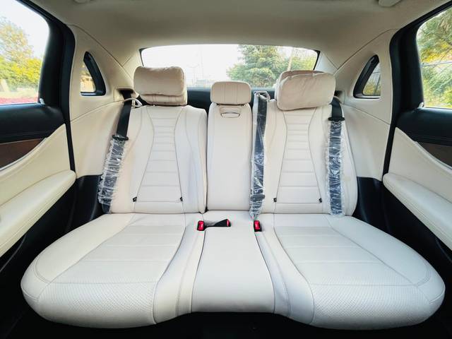 https://images10.gaadi.com/usedcar_image/3641005/original/img2900647__used_car_2900647_1698338832.jpg?imwidth=6402