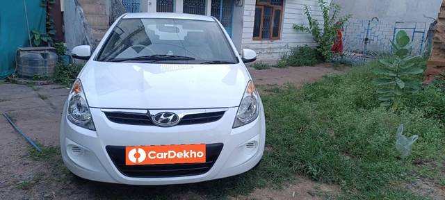 https://images10.gaadi.com/usedcar_image/3641133/original/processed_26f32bdb-a917-4f70-b741-ac89f16d2b89.jpg?imwidth=6400