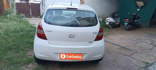 https://images10.gaadi.com/usedcar_image/3641133/original/processed_7f6f8f7e-95fc-4aae-8fd8-30c61a4f8bc8.jpg?imwidth=6402