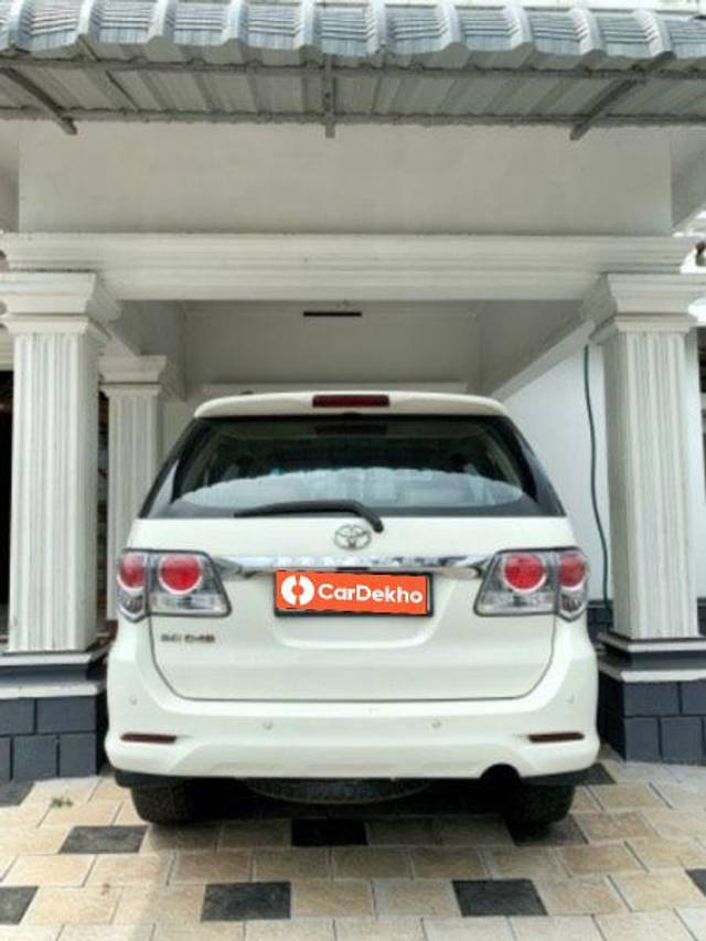 https://images10.gaadi.com/usedcar_image/3641273/original/processed_1d9f73f8-38ee-4a92-a3e9-3507b18af191.jpeg?imwidth=6401