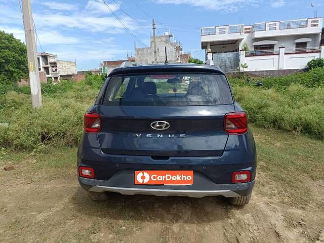 https://images10.gaadi.com/usedcar_image/3641281/original/processed_1ca4abd6-593f-43c3-bccb-d8231d8a55f4.jpg?imwidth=6400