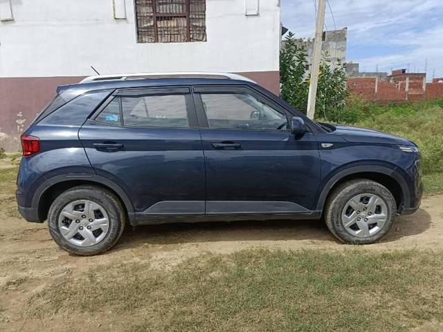 https://images10.gaadi.com/usedcar_image/3641281/original/processed_51865886-a4c8-4665-a09a-e7810888b4e9.jpg?imwidth=6401