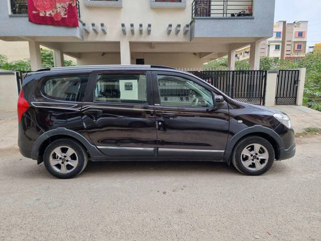 https://images10.gaadi.com/usedcar_image/3641339/original/processed_img2900742__used_car_2900742_1698379901.jpg?imwidth=6401