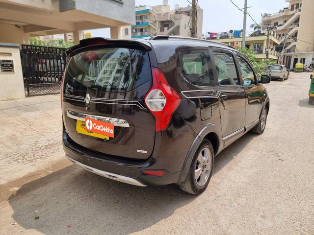 https://images10.gaadi.com/usedcar_image/3641339/original/processed_img2900742__used_car_2900742_1698379909.jpg?imwidth=6402